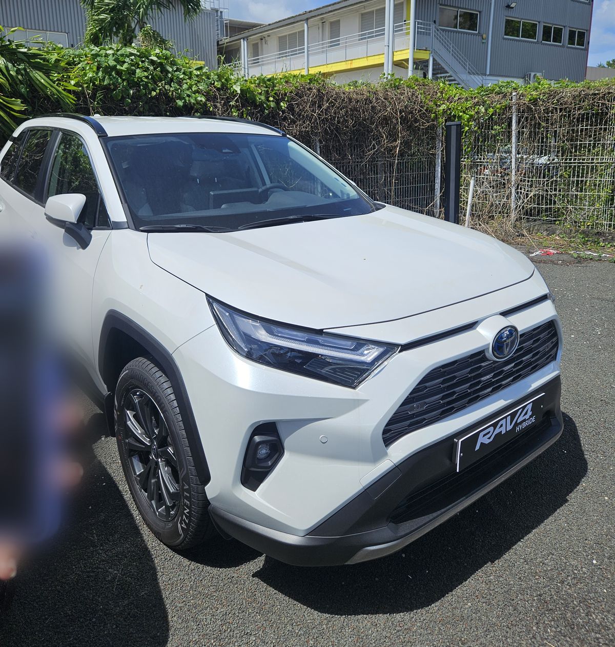 SUV hybride AIMÉ TRANSPORT pour les transferts individuels de personnes en Guadeloupe